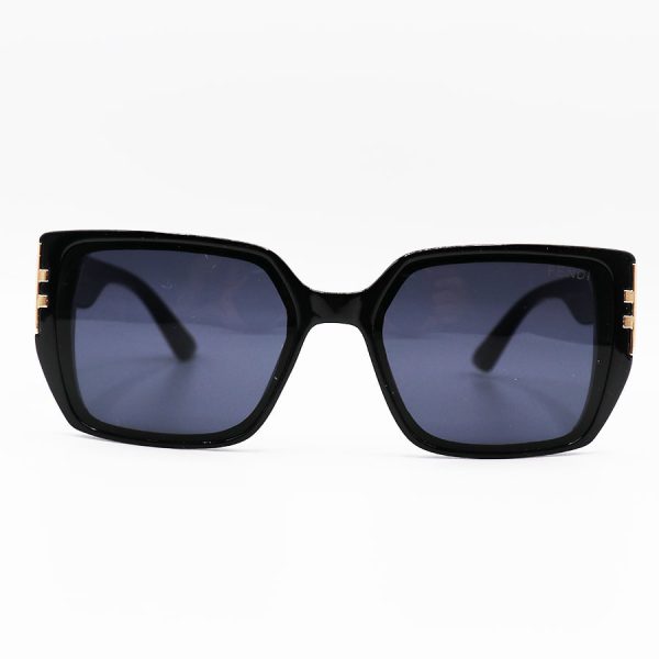 عکس از عینک آفتابی مربعی fendi با فریم مشکی رنگ، از جنس کائوچو و لنز دودی تیره مدل 3376
