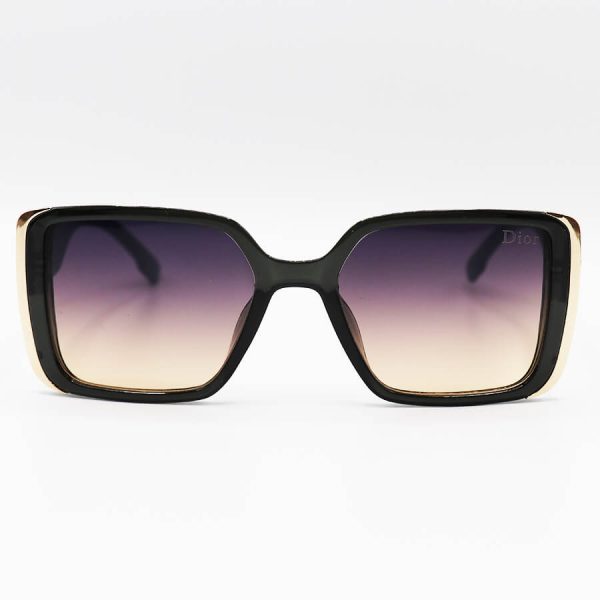 عکس از عینک آفتابی مشکی dior با فریم مربعی شکل، دسته طوسی رنگ و لنز دو رنگ هایلایت مدل m9068