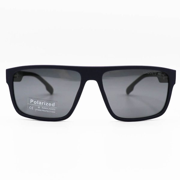 عکس از عینک آفتابی مستطیلی lacoste با فریم سرمه ای مات، عدسی پلاریزه و دودی تیره مدل 21065