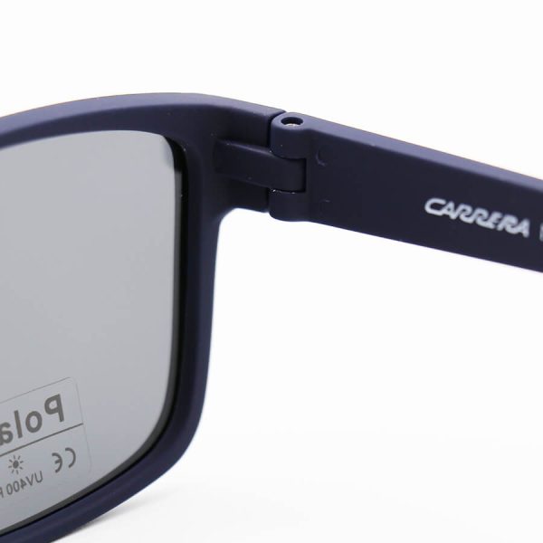 عکس از عینک آفتابی پلاریزه carrera با فریم مربعی شکل، سرمه ای مات و لنز دودی تیره مدل 21103