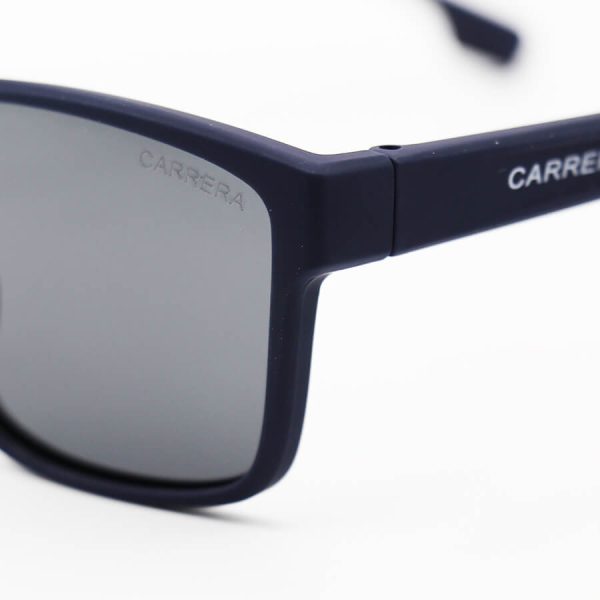 عکس از عینک آفتابی پلاریزه carrera با فریم مربعی شکل، سرمه ای مات و لنز دودی تیره مدل 21103