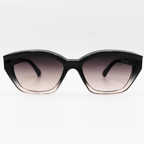 عکس از عینک آفتابی زنانه dior با فریم چشم گربه ای، دو رنگ و عدسی قهوه ای سایه روشن مدل a80049