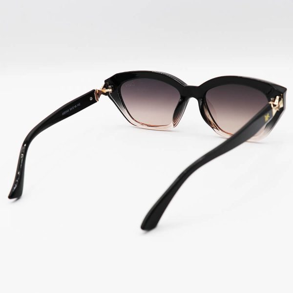 عکس از عینک آفتابی زنانه dior با فریم چشم گربه ای، دو رنگ و عدسی قهوه ای سایه روشن مدل a80049