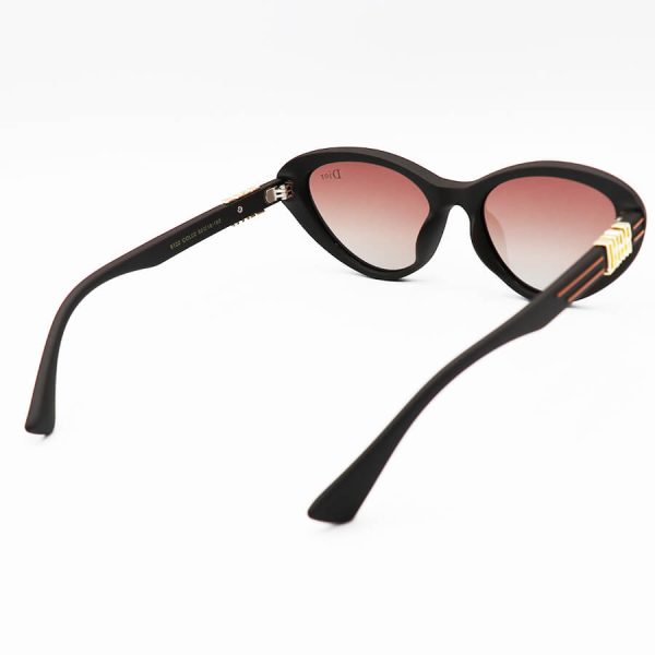 عکس از عینک آفتابی پلاریزه زنانه با فریم گربه ای، رنگ قهوه ای مات، لنز قهوه ای سایه روشن dior مدل p5122