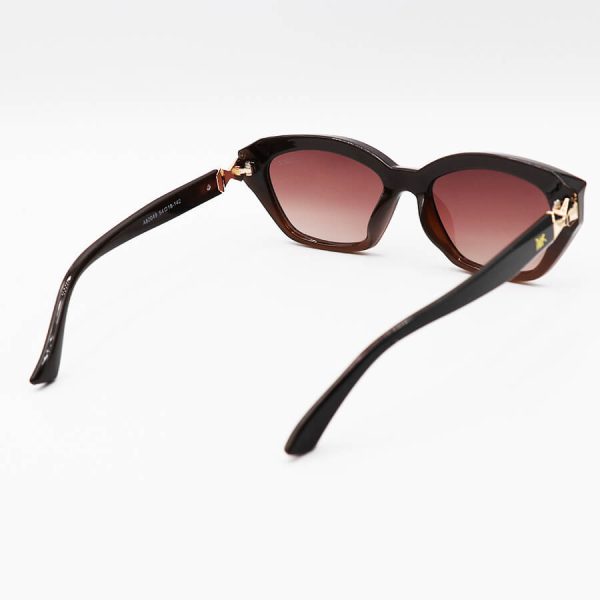 عکس از عینک آفتابی زنانه dior با فریم گربه ای، قهوه ای رنگ و لنز قهوه ای سایه روشن مدل a80049