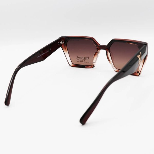 عکس از عینک آفتابی پلاریزه با فریم قهوه ای رنگ، گربه ای شکل و لنز سایه روشن louis vuitton مدل p88005