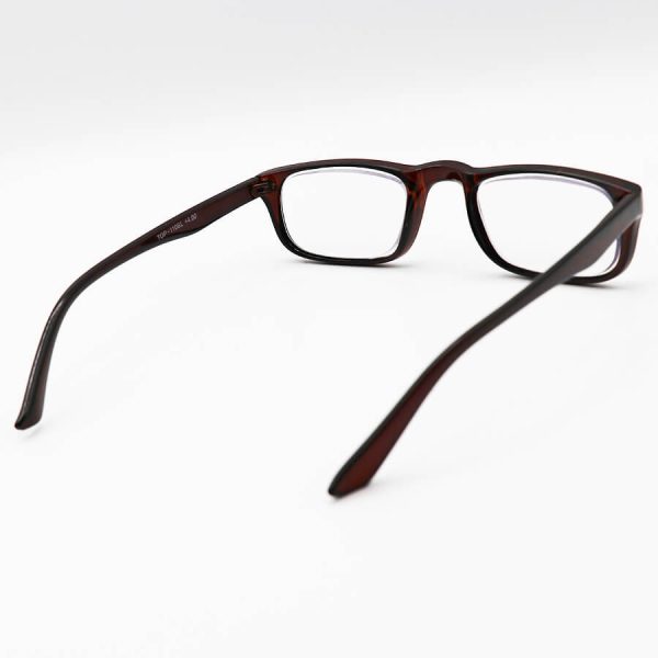 عکس از عینک مطالعه نزدیک بین با لنز بلوکات، فریم قهوه ای رنگ و مستطیلی شکل مدل 110bl
