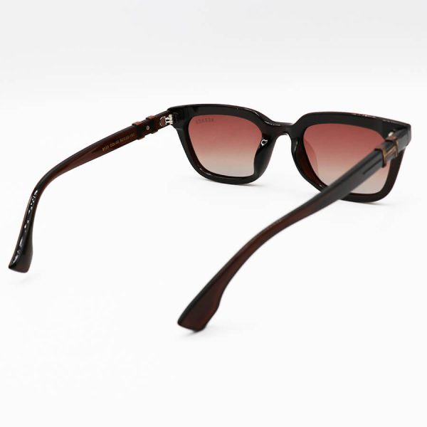 عکس از عینک آفتابی پلاریزه hermes با فریم مستطیلی شکل، رنگ قهوه ای و لنز قهوه ای هایلایت مدل p5133