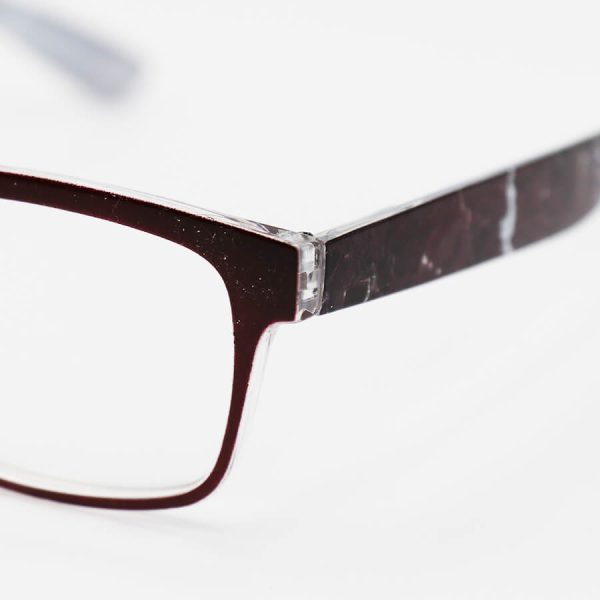 عکس از عینک مطالعه نزدیک بین با فریم مستطیلی، رنگ قهوه ای تیره و دسته طرح دار مدل 18192