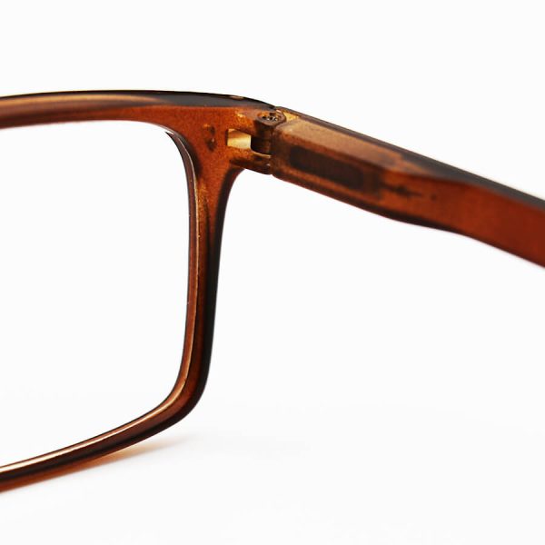 عکس از عینک مطالعه نزدیک بین با فریم قهوه ای رنگ، مستطیلی شکل و لولا فنری مدل 22-12