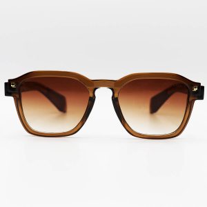 عکس از عینک آفتابی Moscot با فریم مربعی شکل، قهوه ای رنگ و عدسی سایه روشن مدل 6030