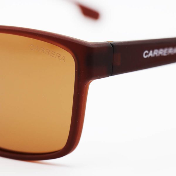 عکس از عینک آفتابی پلاریزه carrera با فریم مربعی شکل، قهوه ای مات و عدسی قهوه ای تیره مدل 21103