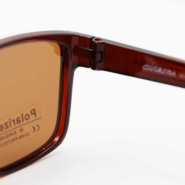 عکس از عینک آفتابی پلاریزه carrera با فریم مربعی شکل، قهوه ای براق و لنز قهوه ای تیره مدل 21103