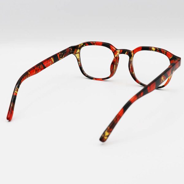 عکس از عینک مطالعه نزدیک بین با فریم مربعی، رنگ قهوه ای طرح دار و دسته فنری مدل 22-11