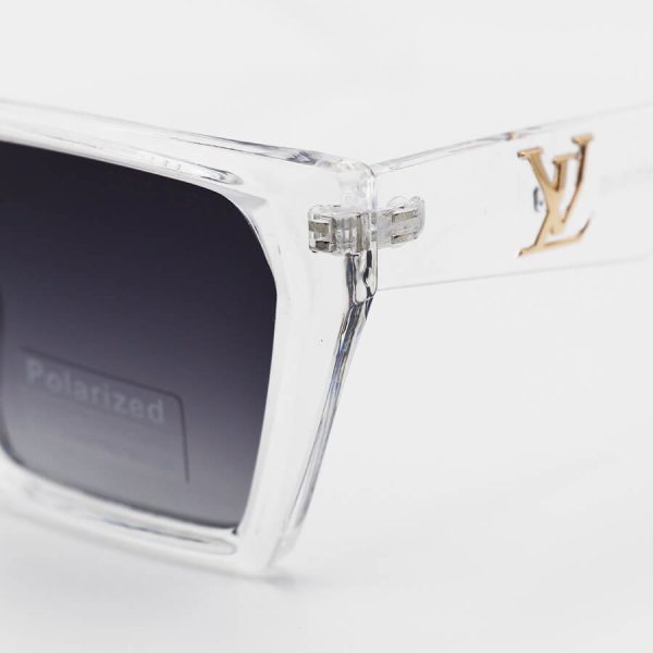 عکس از عینک آفتابی بی رنگ و شفاف با فریم چشم گربه ای و لنز پلاریزه و سایه روشن لویی ویتون مدل p88005