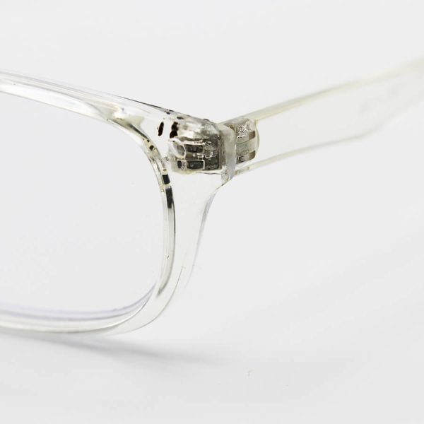 عکس از عینک مطالعه نزدیک بین با لنز بلوکات، فریم بی رنگ، شفاف و مستطیلی شکل مدل 110bl
