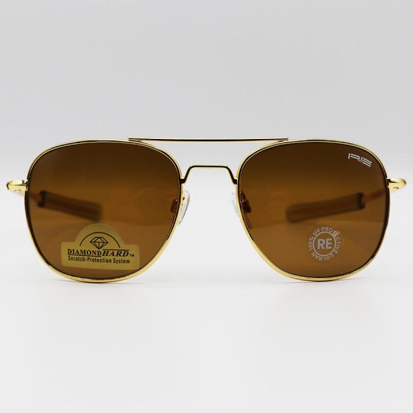 عکس از عینک آفتابی کلاسیک randolph با فریم طلایی رنگ، عدسی سنگ و رنگ قهوه ای تیره مدل s56