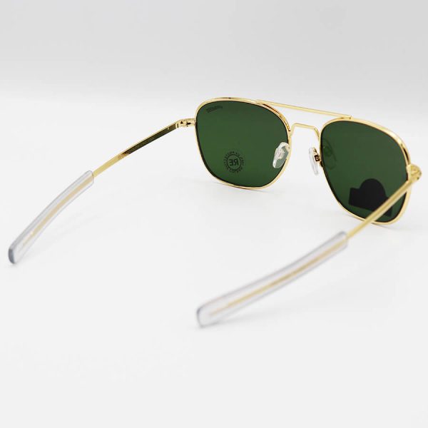 عکس از عینک آفتابی کلاسیک با فریم طلایی رنگ، لنز شیشه ای و رنگ سبز تیره برند راندولف مدل s56