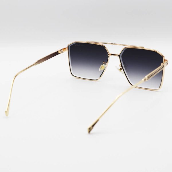 عکس از عینک آفتابی طلایی رنگ maybach با فریم چندضلعی، از جنس فلزی و لنز دودی هایلایت مدل 22402