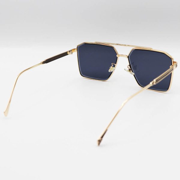 عکس از عینک آفتابی میباخ با فریم طلایی رنگ، از جنس فلزی، شکل چندضلعی و لنز دودی تیره مدل 22402