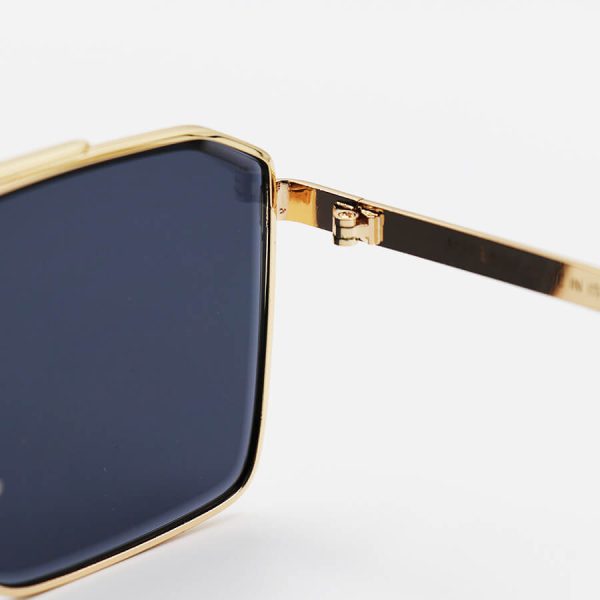 عکس از عینک آفتابی میباخ با فریم طلایی رنگ، از جنس فلزی، شکل چندضلعی و لنز دودی تیره مدل 22402