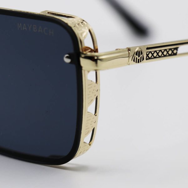 عکس از عینک آفتابی maybach طلایی رنگ با فریم مستطیلی شکل و لنز دودی تیره مدل 5202