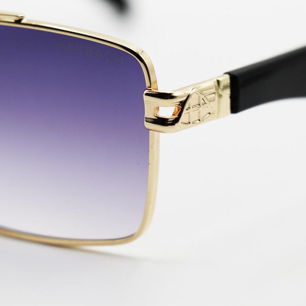 عکس از عینک آفتابی maybach طلایی رنگ با فریم مستطیلی شکل و لنز بنفش هایلایت مدل 2324