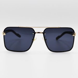 عکس از عینک آفتابی Cartier با فریم طلایی رنگ، مستطیلی شکل، لنز دودی تیره و دسته چوبی مدل 22046
