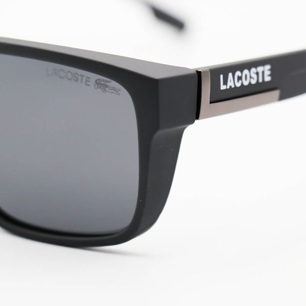 عکس از عینک آفتابی پلاریزه لاگوست با فریم مستطیلی شکل، طوسی مات عدسی دودی تیره مدل 21065