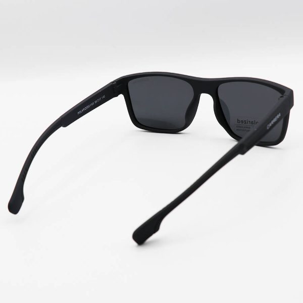 عکس از عینک آفتابی پلاریزه carrera با فریم مربعی شکل، طوسی مات و عدسی دودی تیره مدل 21103