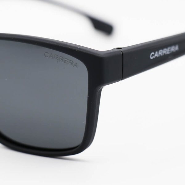 عکس از عینک آفتابی پلاریزه carrera با فریم مربعی شکل، طوسی مات و عدسی دودی تیره مدل 21103