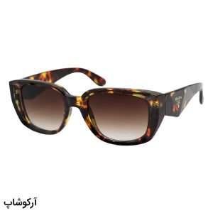 عکس از عینک آفتابی PRADA با فریم شکل مستطیلی، رنگ هاوانا و پلنگی و عدسی قهوه‌ای هایلایت مدل 3745