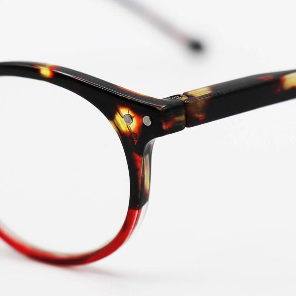 عکس از عینک مطالعه نزدیک بین با لنز بلوکات، فریم هاوانا، شکل گرد و دسته فنری مدل arz05
