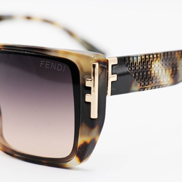 عکس از عینک آفتابی هاوانا fendi با فریم مربعی شکل، از جنس کائوچو و لنز قهوه ای سایه روشن مدل 3376