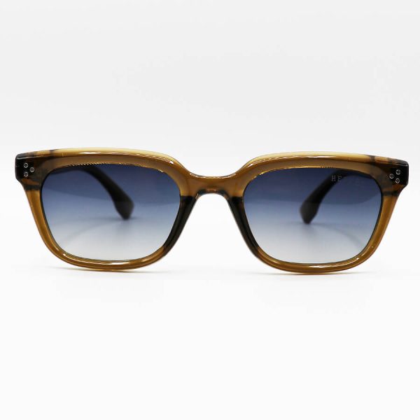 عکس از عینک آفتابی هرمس با فریم مستطیلی شکل، رنگ زیتونی، لنز پلاریزه و آبی هایلایت مدل p5133