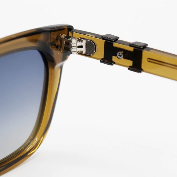 عکس از عینک آفتابی هرمس با فریم مستطیلی شکل، رنگ زیتونی، لنز پلاریزه و آبی هایلایت مدل p5133