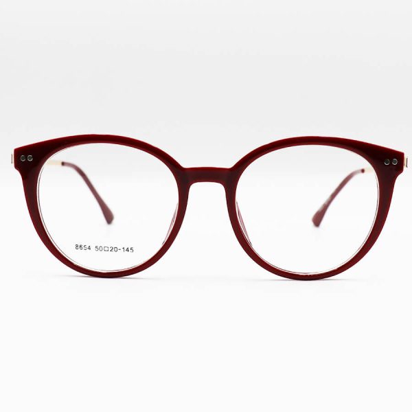 عکس از عینک طبی زنانه گرد با فریم قرمز رنگ و یک کاور عینک آفتابی مدل 8654