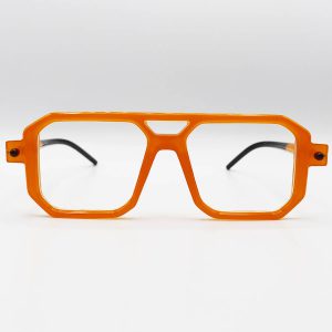 عکس از عینک طبی نقطه‌ای نارنجی رنگ، مربعی شکل، دسته دو رنگ مشکی و نارنجی MARC JACOBS مدل 8709