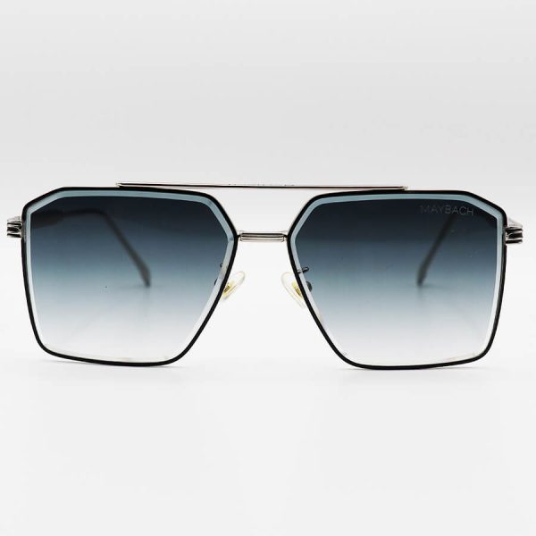 عکس از عینک آفتابی maybach با فریم نقره ای رنگ، شکل هندسی و لنز دودی سایه روشن مدل 22402