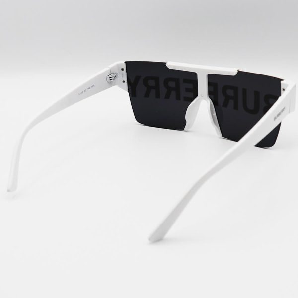 عکس از عینک آفتابی فانتزی burberry با فریم سفید رنگ، عدسی دودی تیره و یکسره مدل 6106