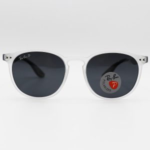 عکس از عینک آفتابی گرد FERRARI و Ray-Ban با فریم سفید رنگ (یخی)، دسته شطرنجی و لنز پلاریزه مدل RB8367