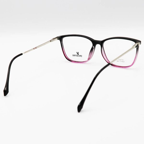 عکس از عینک طبی مستطیلی شکل با فریم مشکی و صورتی رنگ، دسته نقره ای و فنری swarovski مدل dt1827