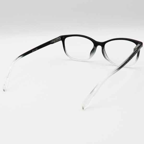 عکس از عینک مطالعه نزدیک بین با فریم مستطیلی شکل، مشکی رنگ و دسته فنری مدل 22-3