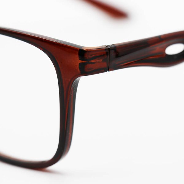 عکس از عینک مطالعه نزدیک بین با فریم مربعی شکل، قهوه ای رنگ و از جنس کائوچو مدل 22-6