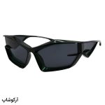 عکس از عینک آفتابی فانتزی PRADA با فریم خاص، رنگ سبز تیره و عدسی دودی تیره و بغل‌دار مدل LH068