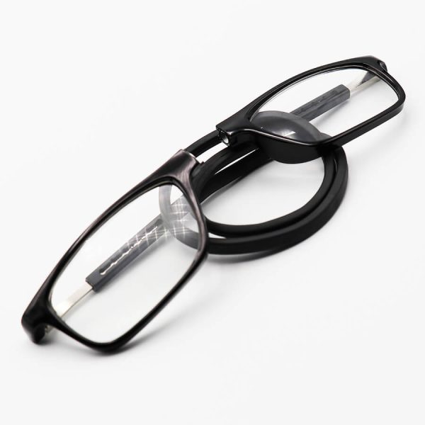 عکس از عینک مطالعه مگنتی نزدیک بین با فریم مشکی رنگ، مستطیلی شکل و بند ژله ای مدل mot50