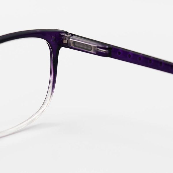 عکس از عینک مطالعه نزدیک بین با فریم مستطیلی شکل، بنفش رنگ و دسته فنری مدل 22-3