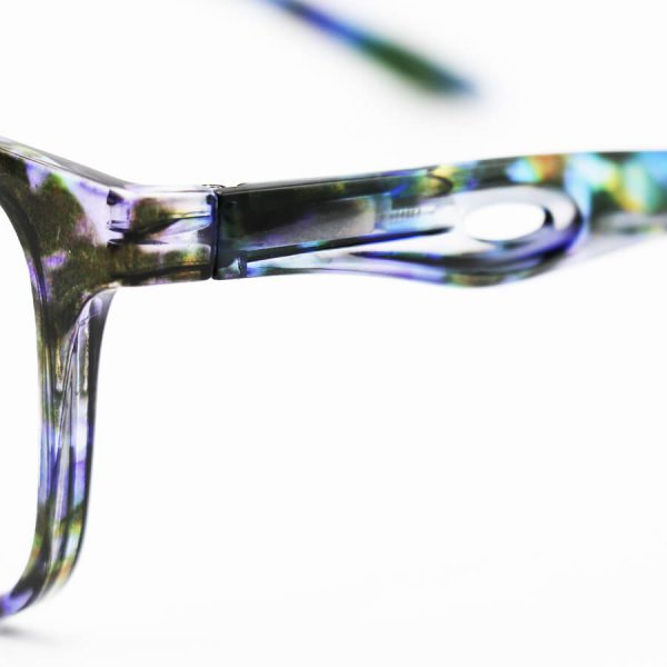 عکس از عینک مطالعه نزدیک بین با فریم بنفش چند رنگ، مربعی شکل و دسته فنری مدل 22-9