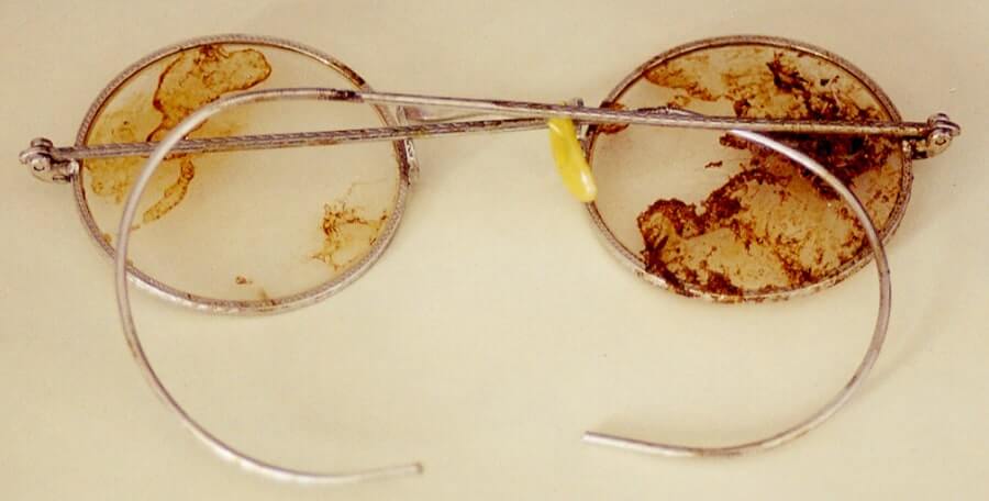 کدام عینک اول اختراع شد: آفتابی یا طبی؟ | مخترع عینک چه کسی بود؟