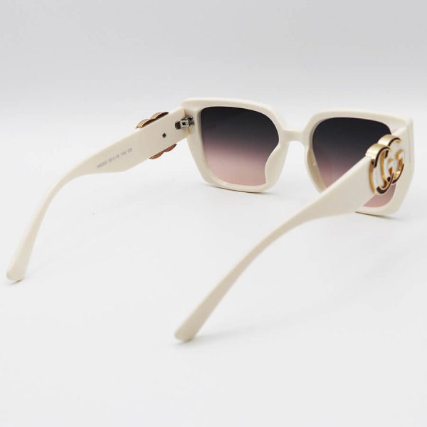 عکس از عینک آفتابی gucci با فریم کرمی رنگ، پروانه ای شکل و عدسی قهوه ای تیره مدل m9055